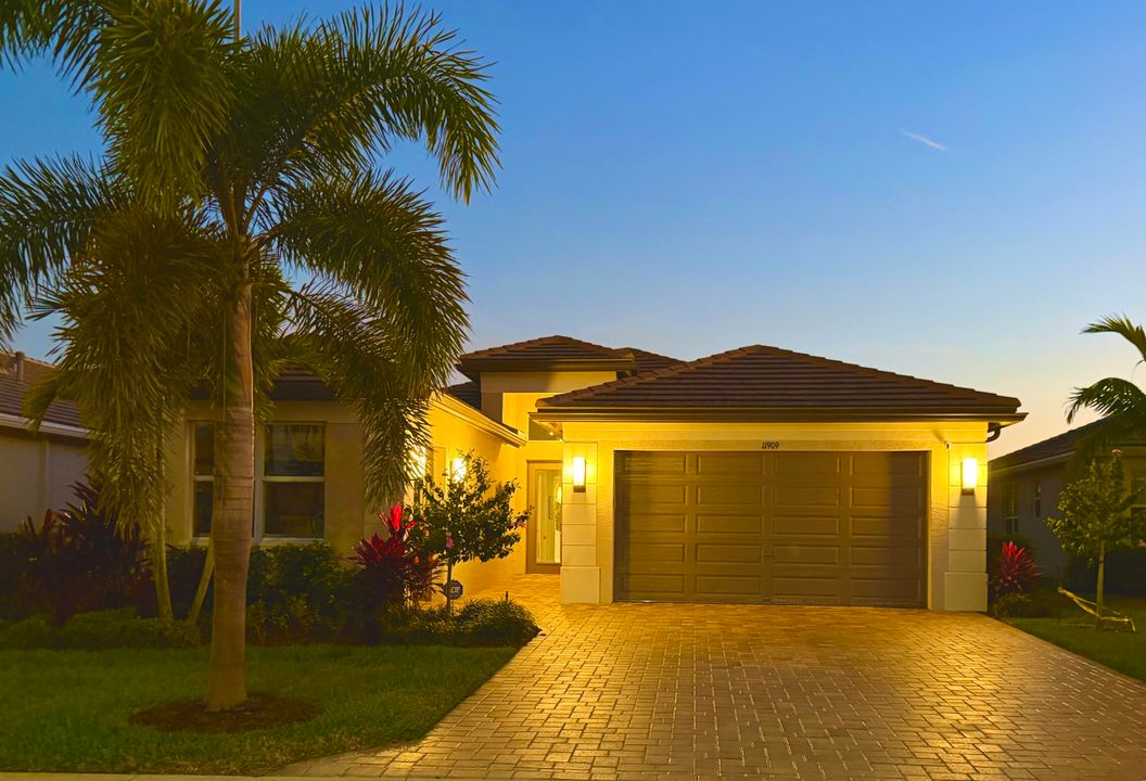 For Sale: $949,100 (4 beds, 3 baths, 2358 Square Feet)