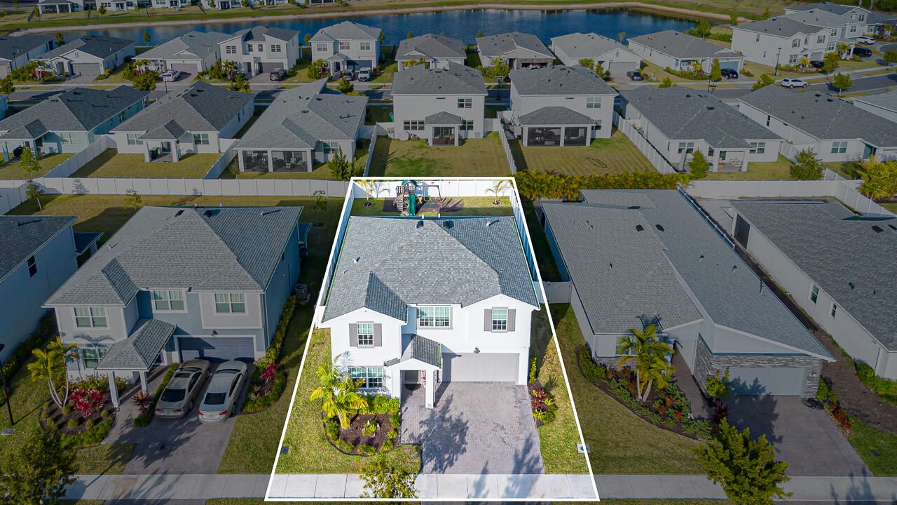 For Sale: $550,000 (4 beds, 2 baths, 2582 Square Feet)