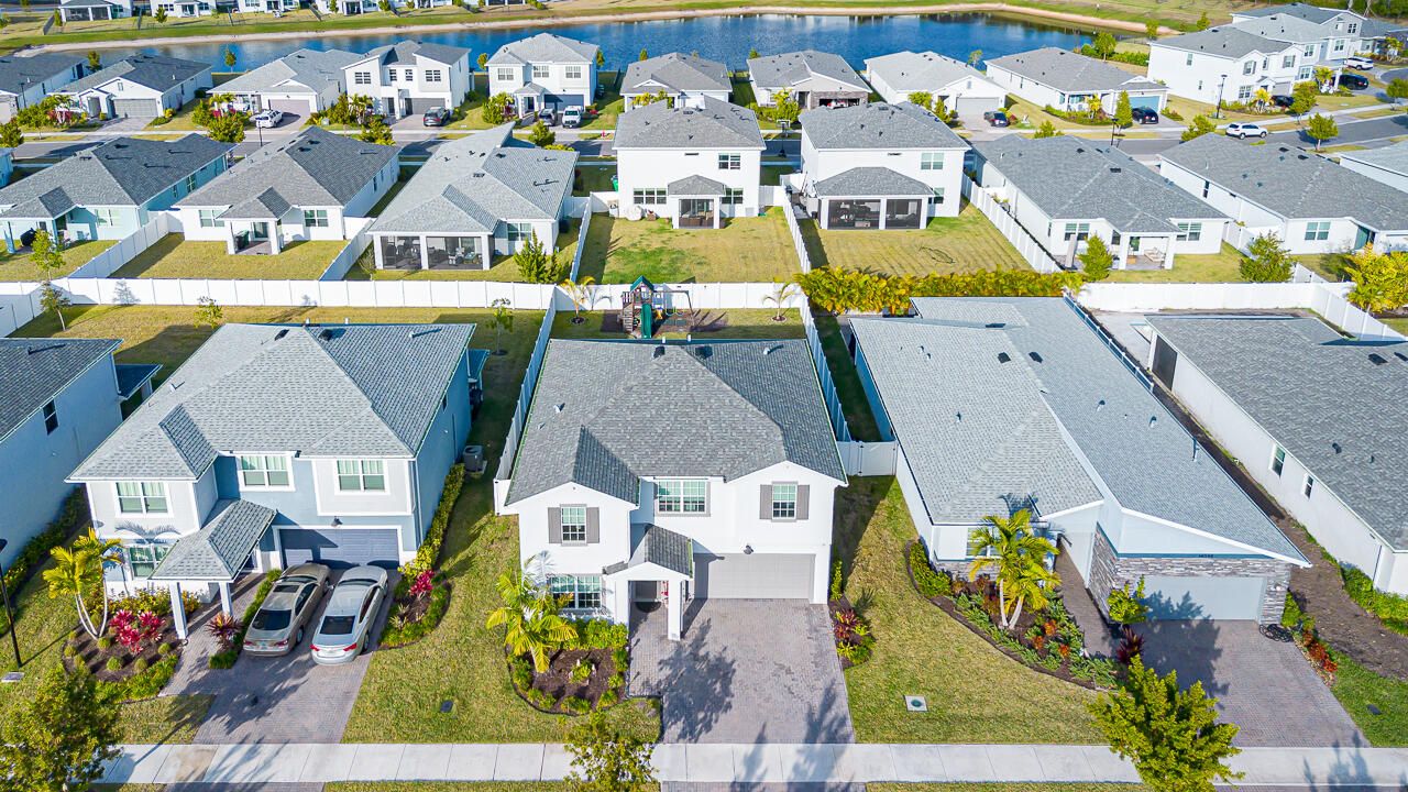 For Sale: $550,000 (4 beds, 2 baths, 2582 Square Feet)