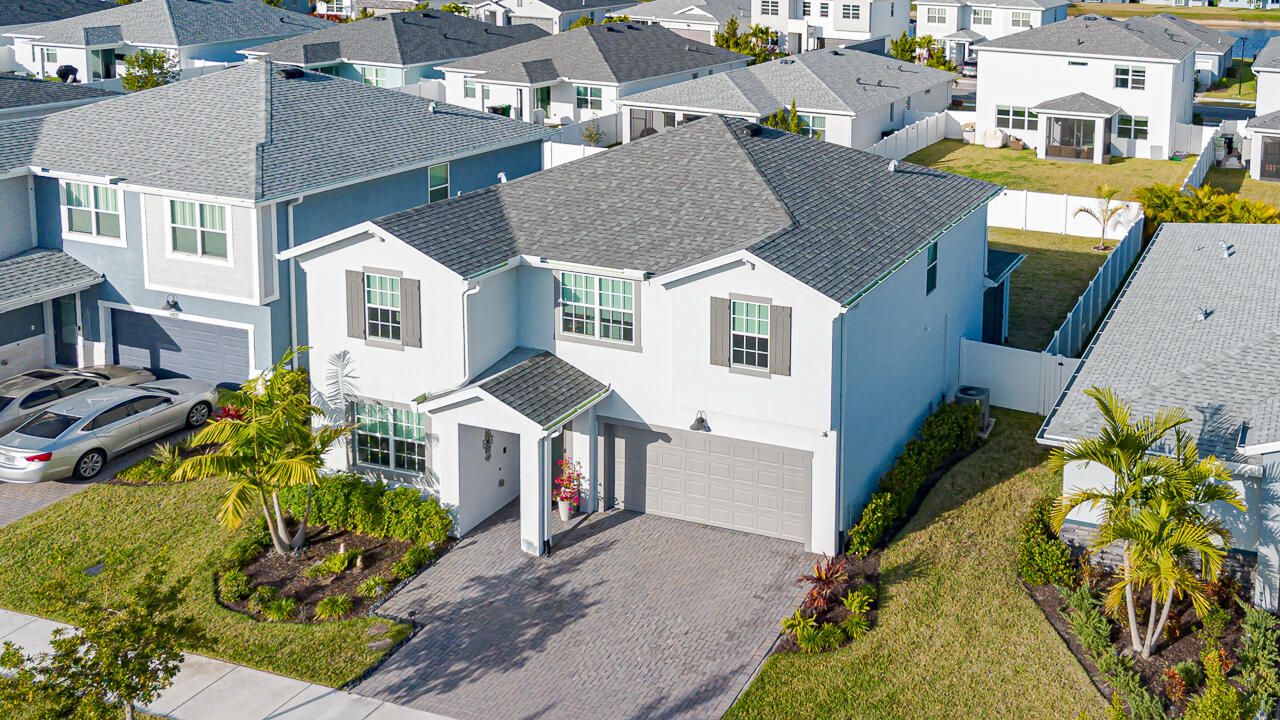 For Sale: $550,000 (4 beds, 2 baths, 2582 Square Feet)