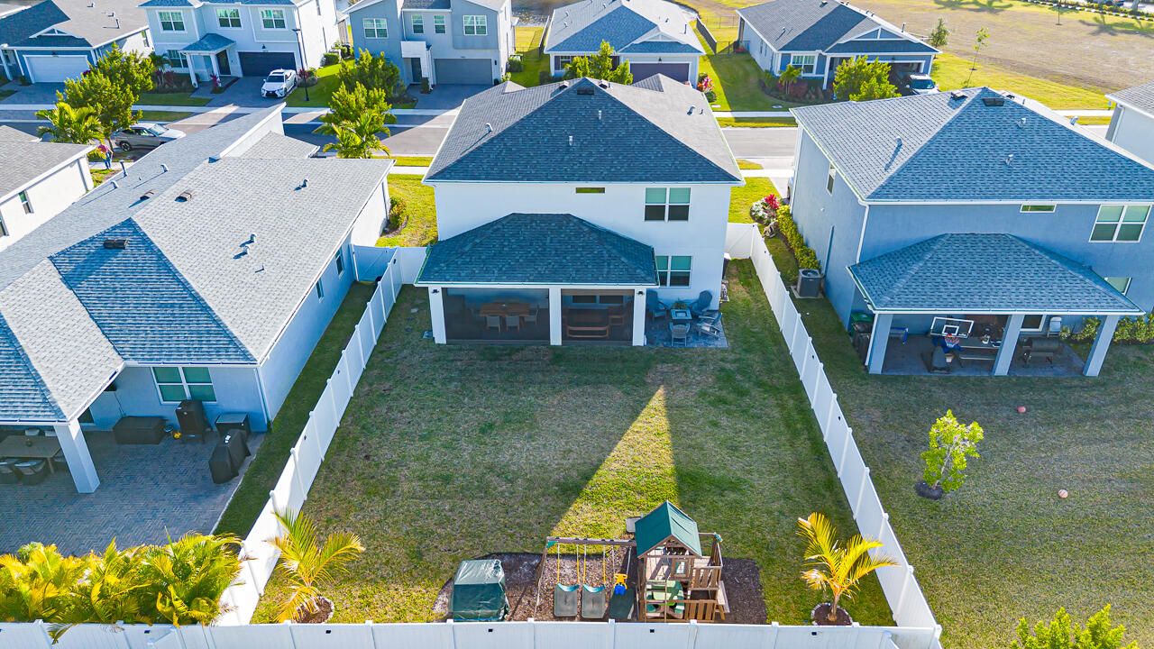 For Sale: $550,000 (4 beds, 2 baths, 2582 Square Feet)