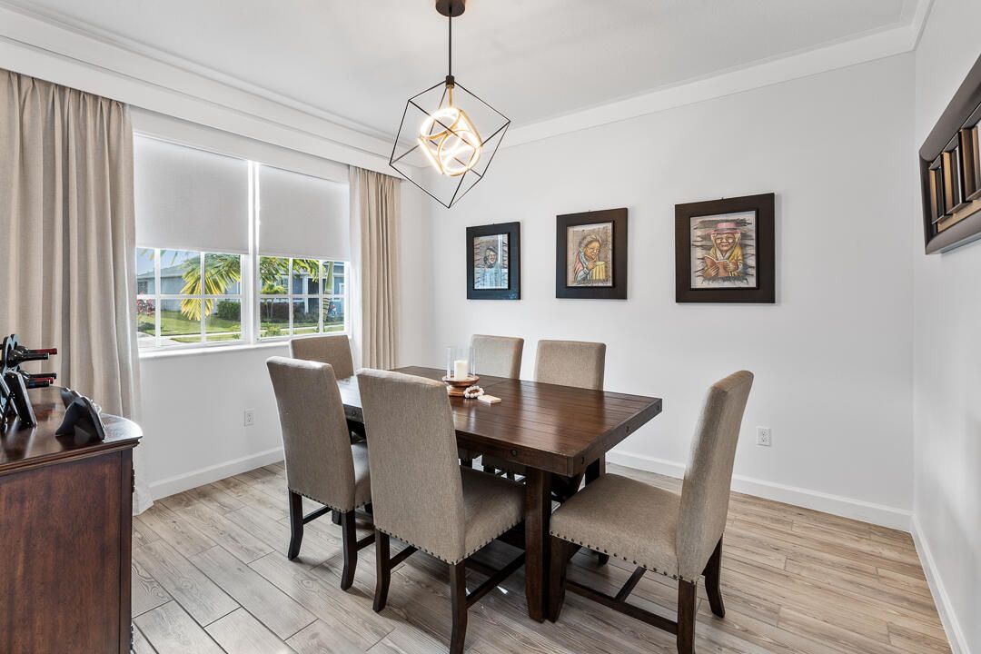 For Sale: $550,000 (4 beds, 2 baths, 2582 Square Feet)