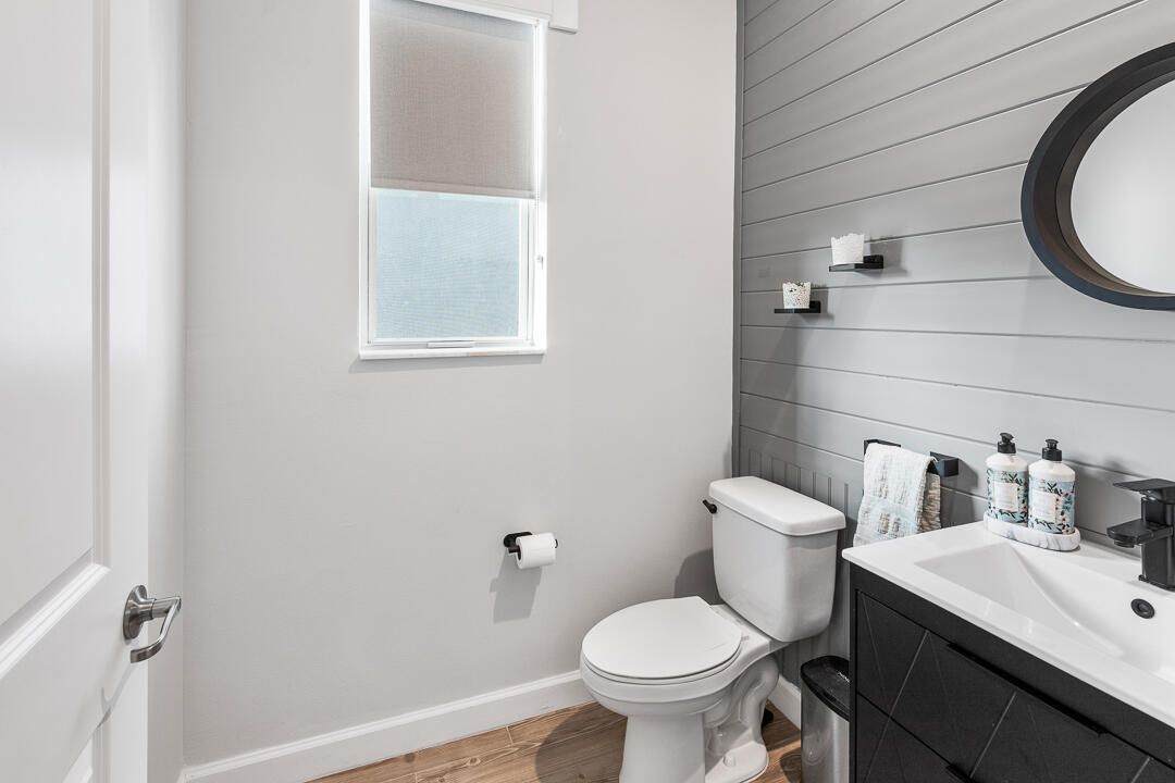 For Sale: $550,000 (4 beds, 2 baths, 2582 Square Feet)