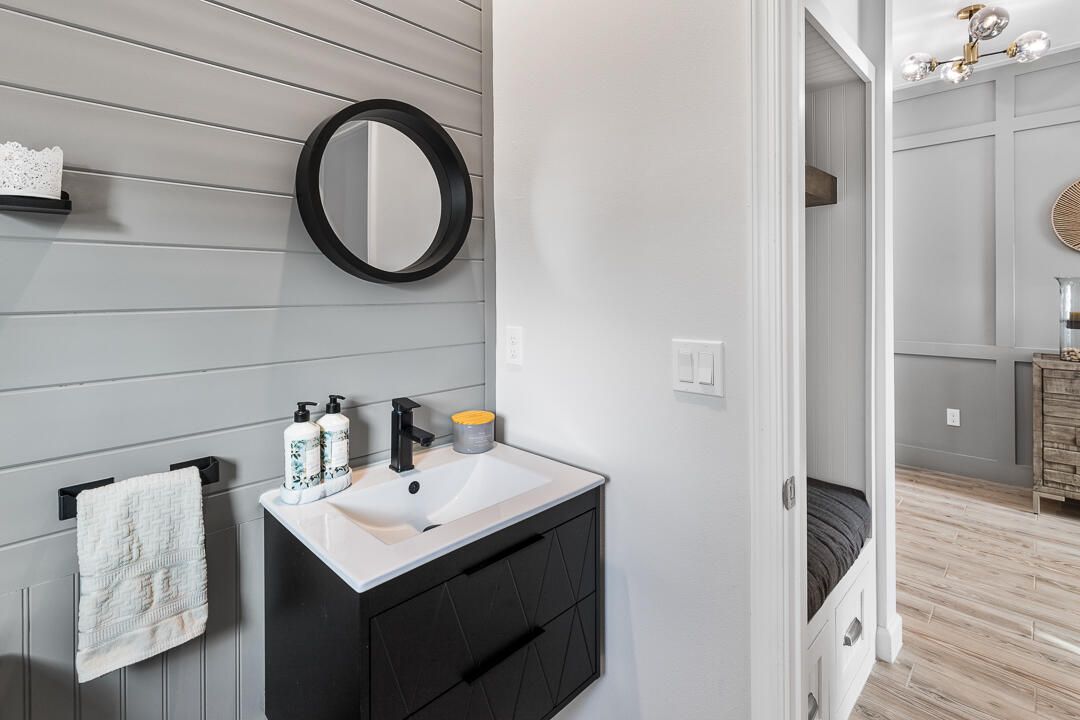 For Sale: $550,000 (4 beds, 2 baths, 2582 Square Feet)