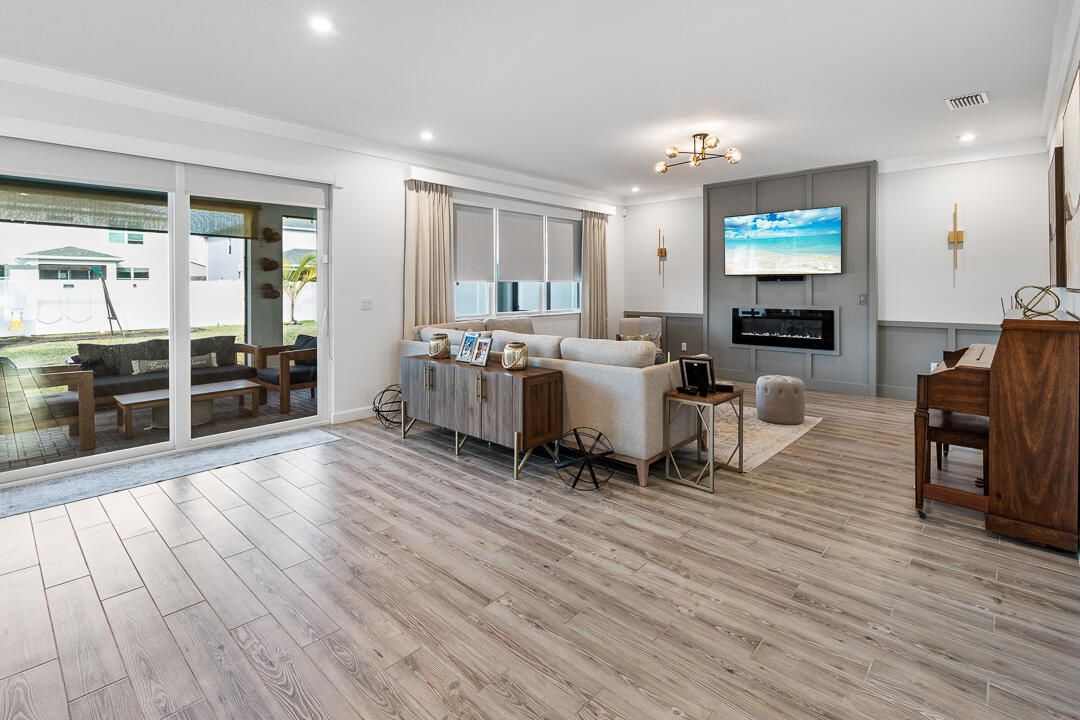 For Sale: $550,000 (4 beds, 2 baths, 2582 Square Feet)