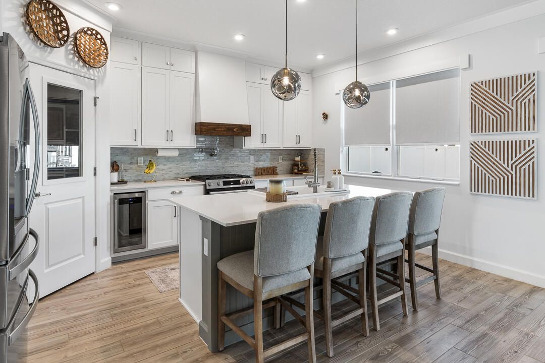 For Sale: $550,000 (4 beds, 2 baths, 2582 Square Feet)