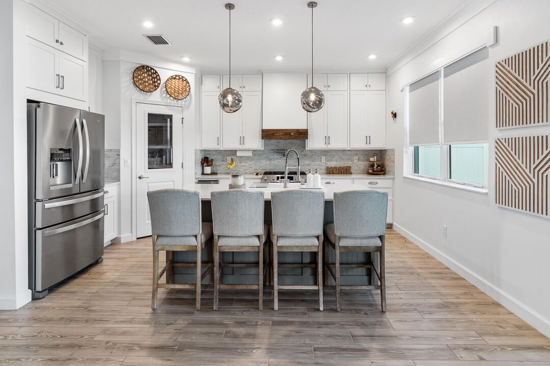 For Sale: $550,000 (4 beds, 2 baths, 2582 Square Feet)