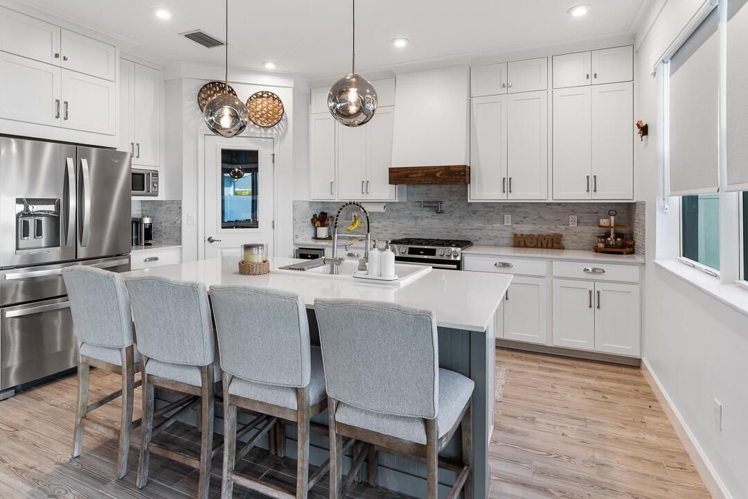 For Sale: $550,000 (4 beds, 2 baths, 2582 Square Feet)