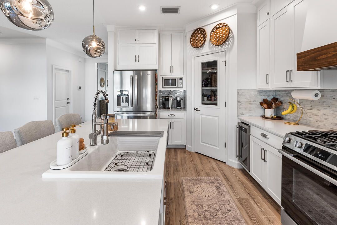 For Sale: $550,000 (4 beds, 2 baths, 2582 Square Feet)