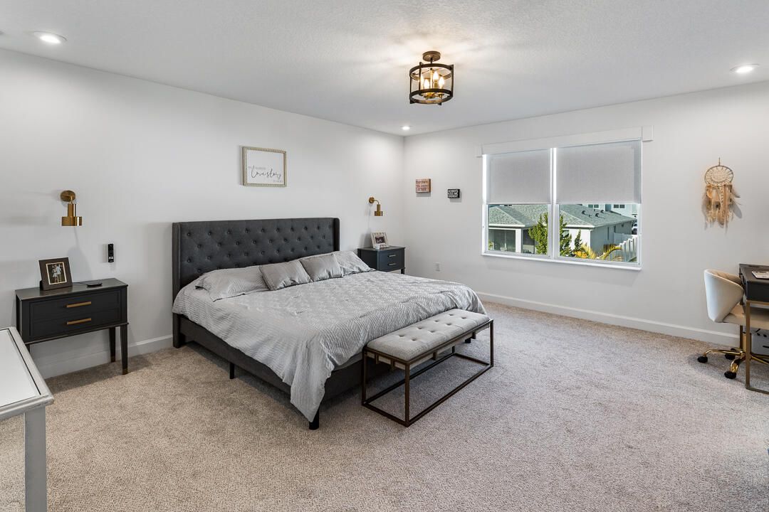 For Sale: $550,000 (4 beds, 2 baths, 2582 Square Feet)