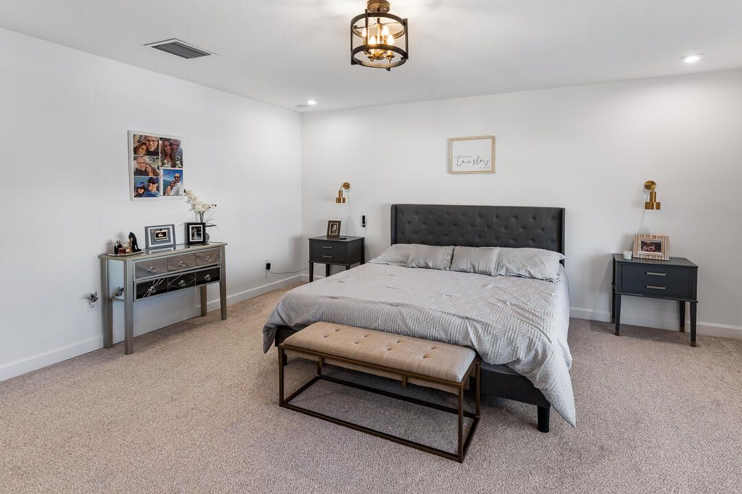 For Sale: $550,000 (4 beds, 2 baths, 2582 Square Feet)