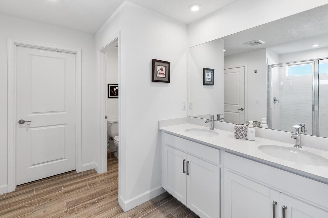 For Sale: $550,000 (4 beds, 2 baths, 2582 Square Feet)