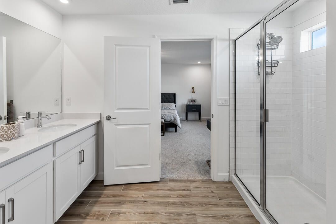 For Sale: $550,000 (4 beds, 2 baths, 2582 Square Feet)