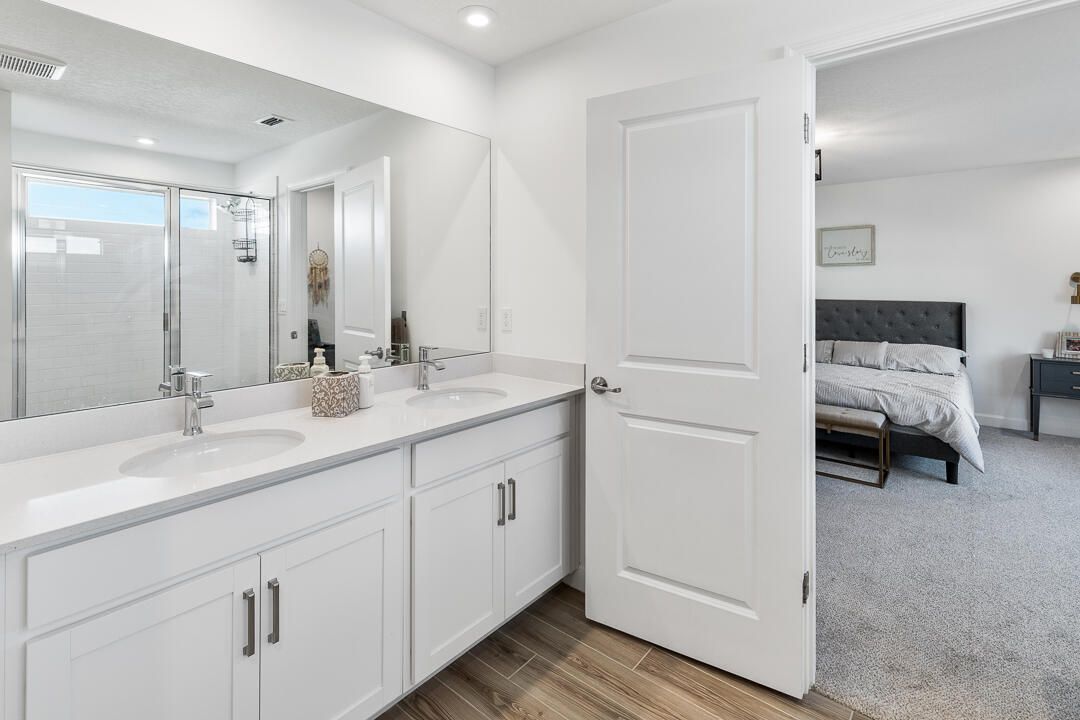 For Sale: $550,000 (4 beds, 2 baths, 2582 Square Feet)