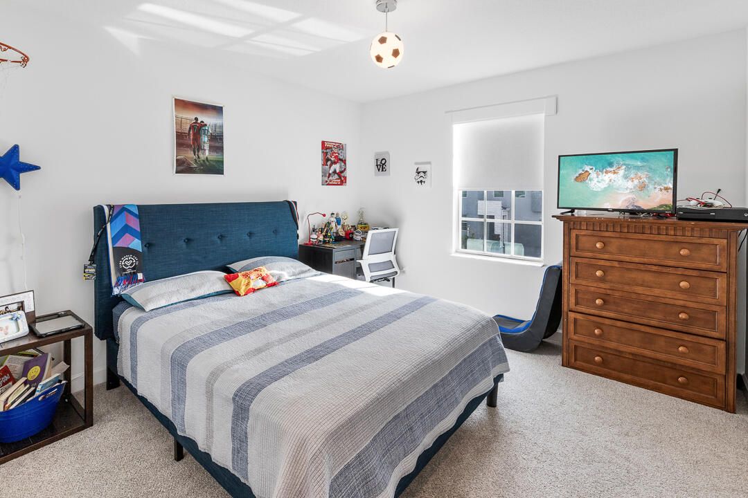 For Sale: $550,000 (4 beds, 2 baths, 2582 Square Feet)