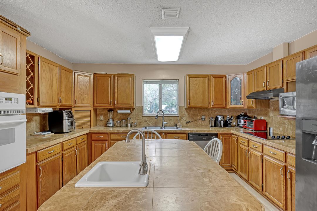 For Sale: $589,000 (4 beds, 3 baths, 3328 Square Feet)