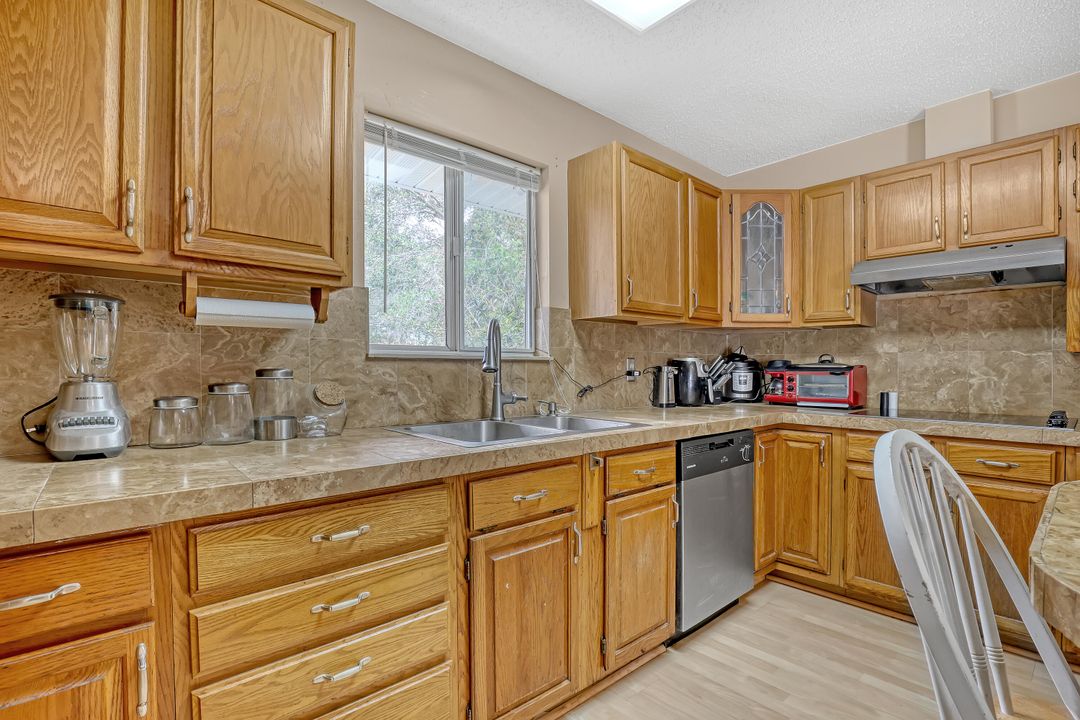 For Sale: $589,000 (4 beds, 3 baths, 3328 Square Feet)