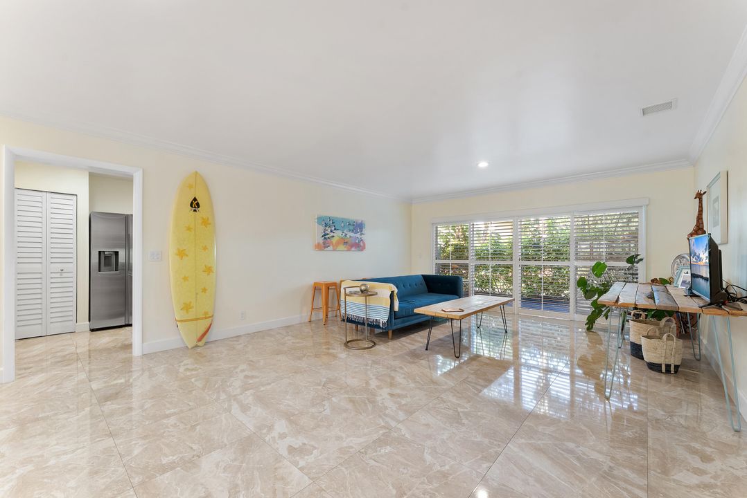 En Venta: $950,000 (2 camas, 2 baños, 1700 Pies cuadrados)