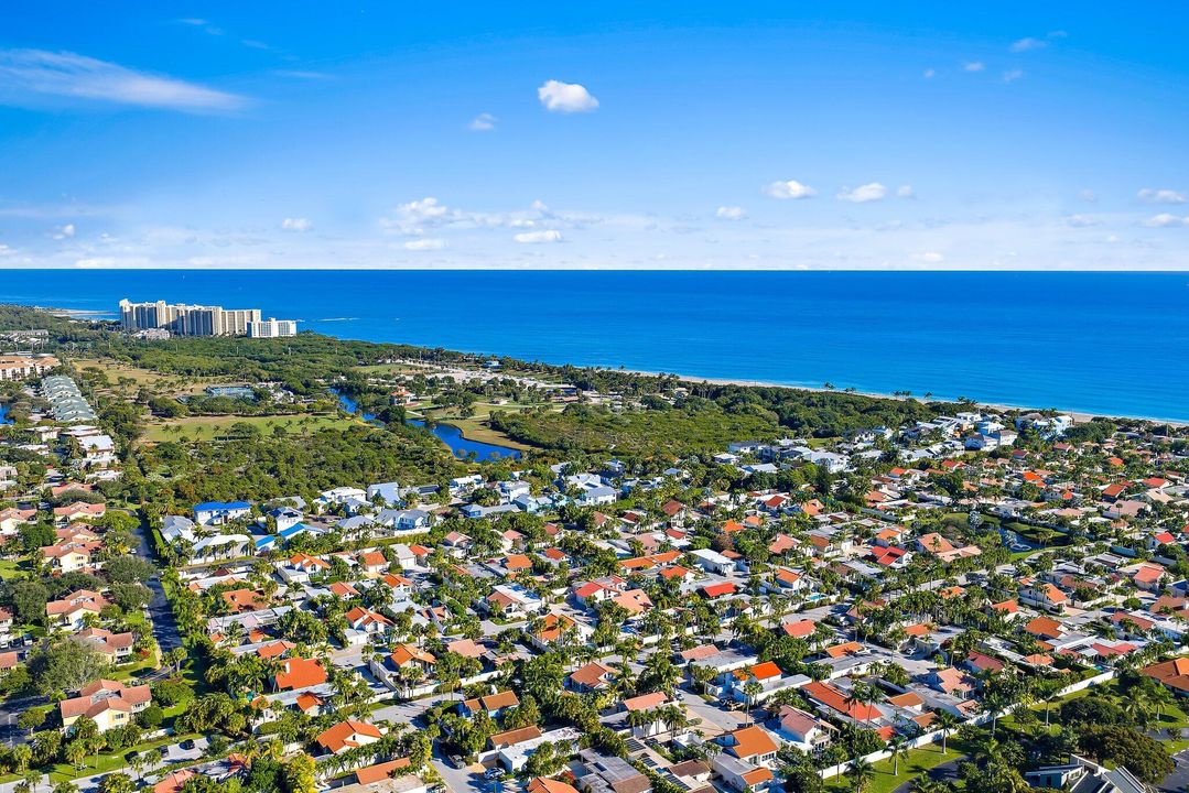 待售: $1,700,000 (2 贝兹, 2 浴室, 1988 平方英尺)