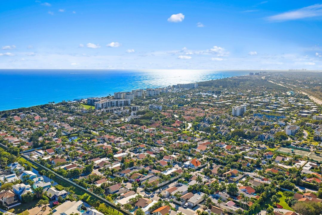 待售: $1,700,000 (2 贝兹, 2 浴室, 1988 平方英尺)