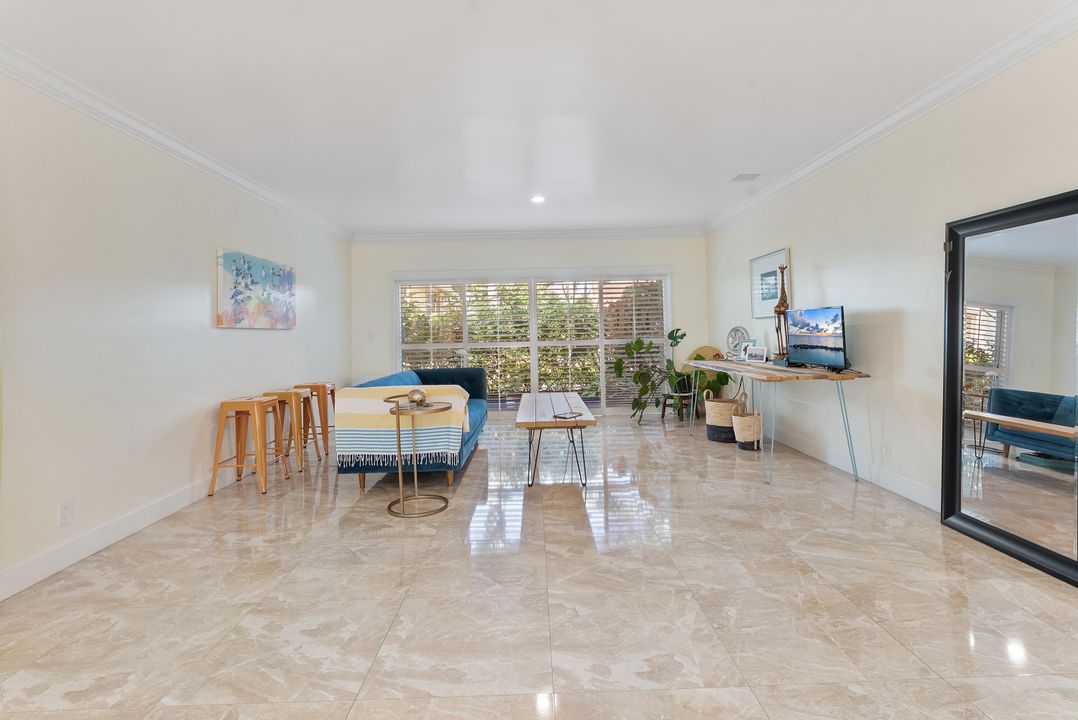 En Venta: $950,000 (2 camas, 2 baños, 1700 Pies cuadrados)