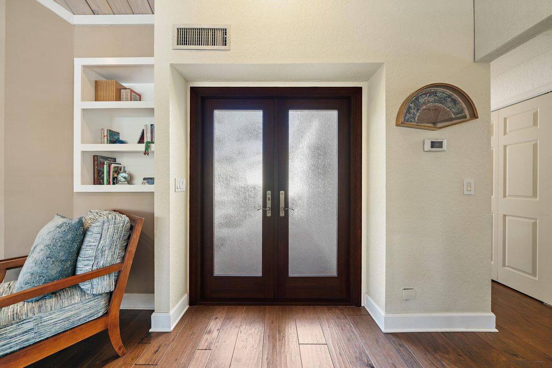 待售: $1,700,000 (2 贝兹, 2 浴室, 1988 平方英尺)