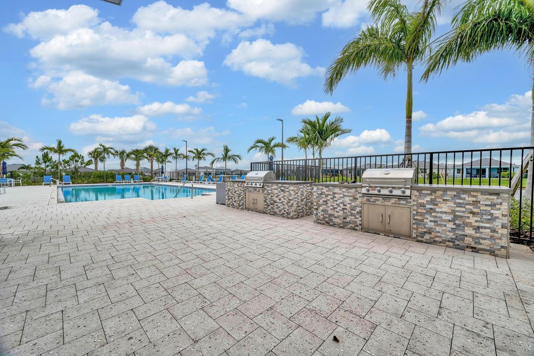 For Sale: $550,000 (4 beds, 2 baths, 2582 Square Feet)