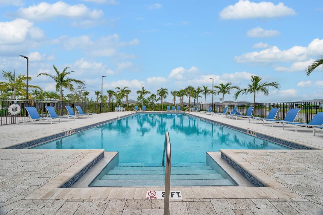 For Sale: $550,000 (4 beds, 2 baths, 2582 Square Feet)