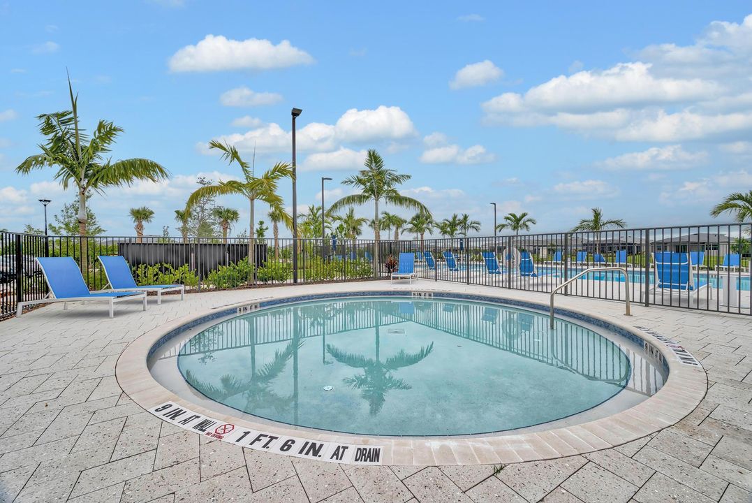 For Sale: $550,000 (4 beds, 2 baths, 2582 Square Feet)