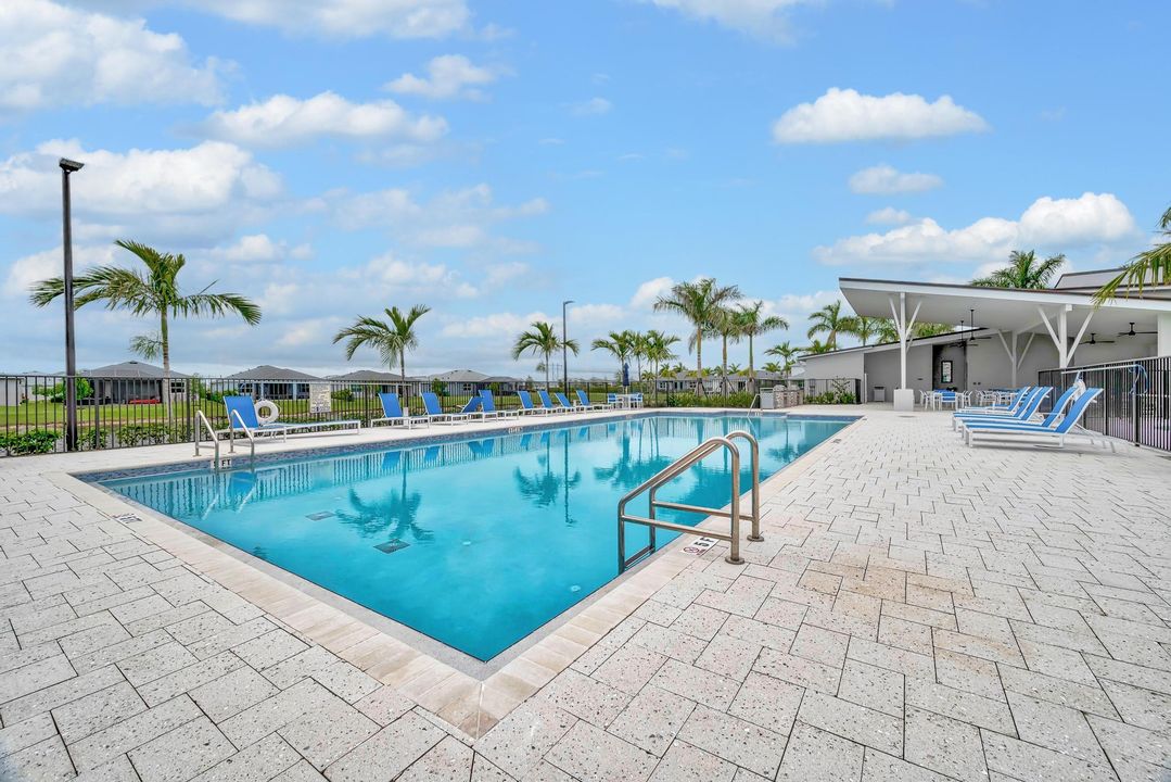 For Sale: $550,000 (4 beds, 2 baths, 2582 Square Feet)