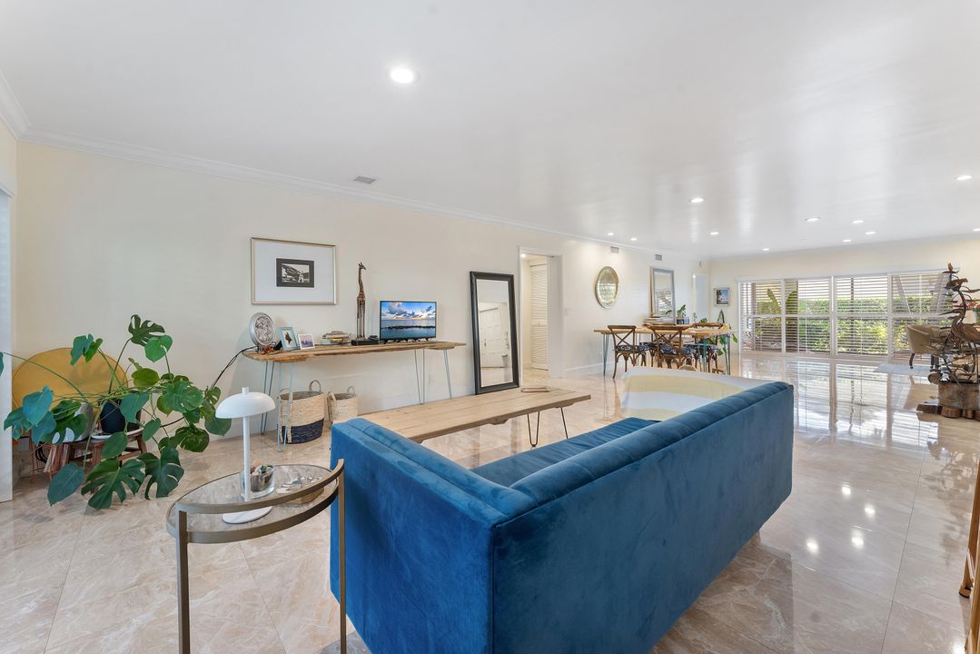 En Venta: $950,000 (2 camas, 2 baños, 1700 Pies cuadrados)