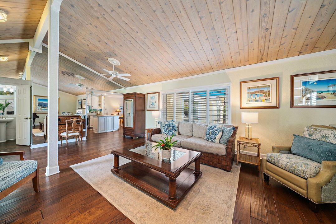 待售: $1,700,000 (2 贝兹, 2 浴室, 1988 平方英尺)