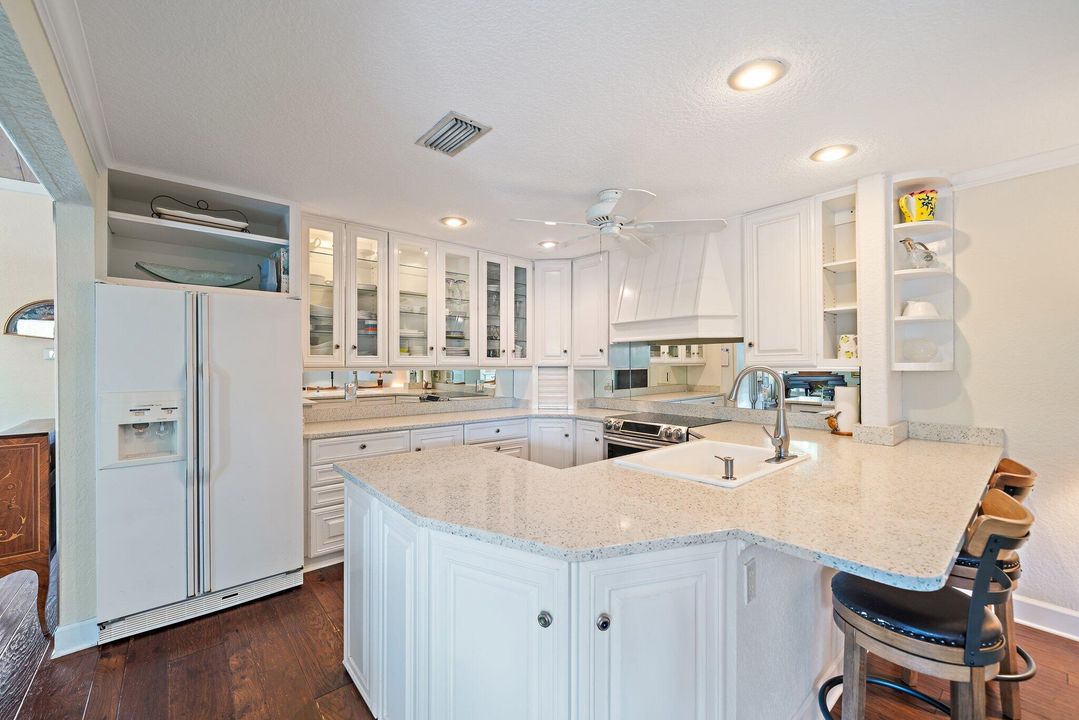 待售: $1,700,000 (2 贝兹, 2 浴室, 1988 平方英尺)