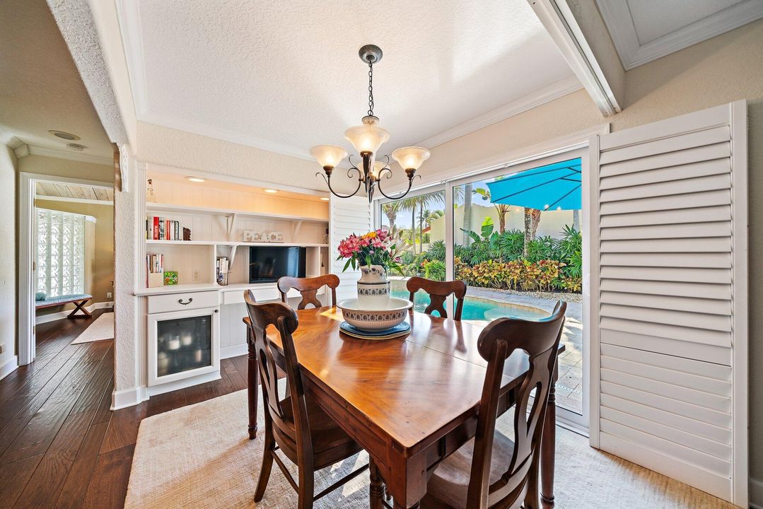 待售: $1,700,000 (2 贝兹, 2 浴室, 1988 平方英尺)