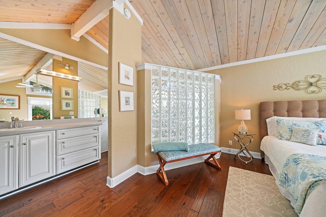 待售: $1,700,000 (2 贝兹, 2 浴室, 1988 平方英尺)