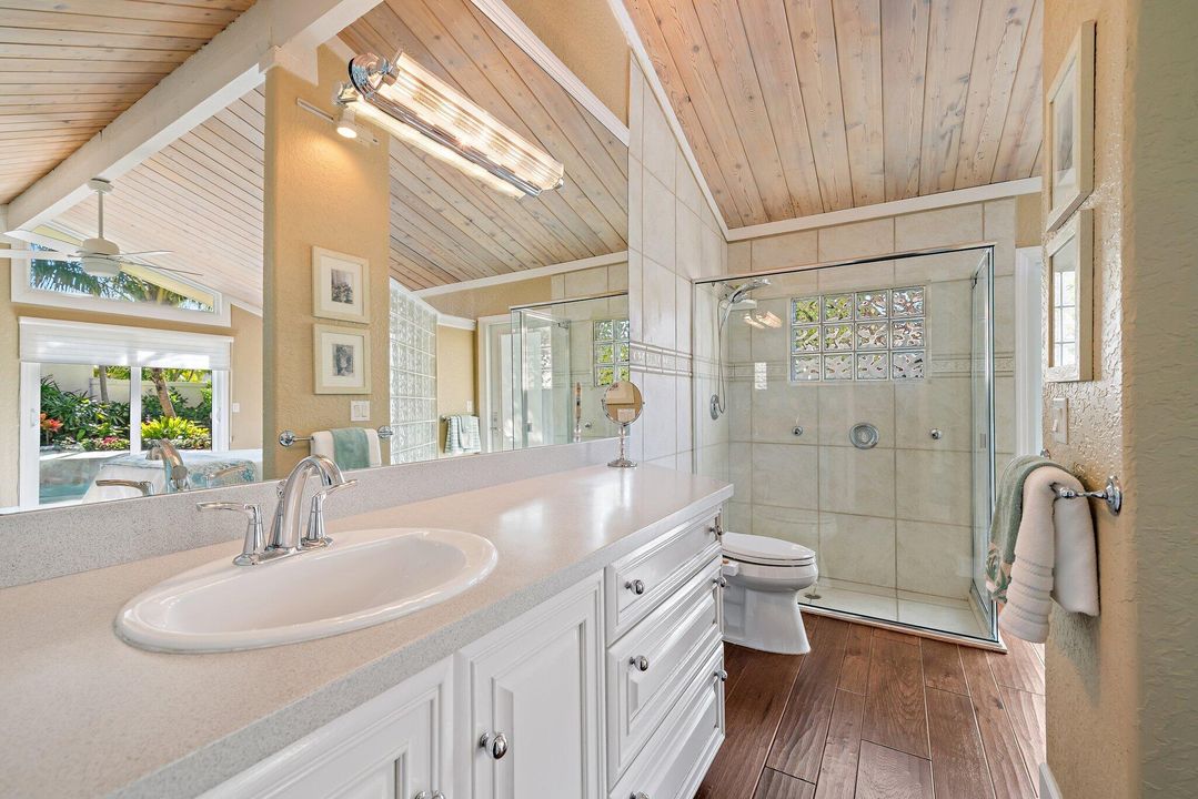 待售: $1,700,000 (2 贝兹, 2 浴室, 1988 平方英尺)