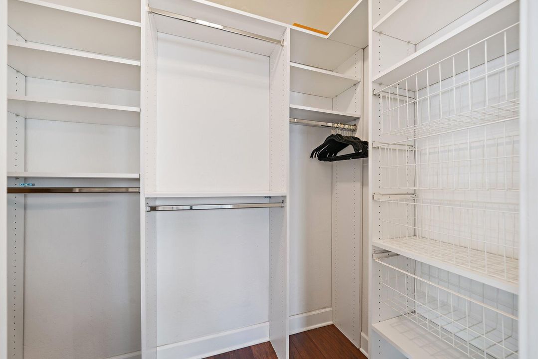 待售: $1,700,000 (2 贝兹, 2 浴室, 1988 平方英尺)