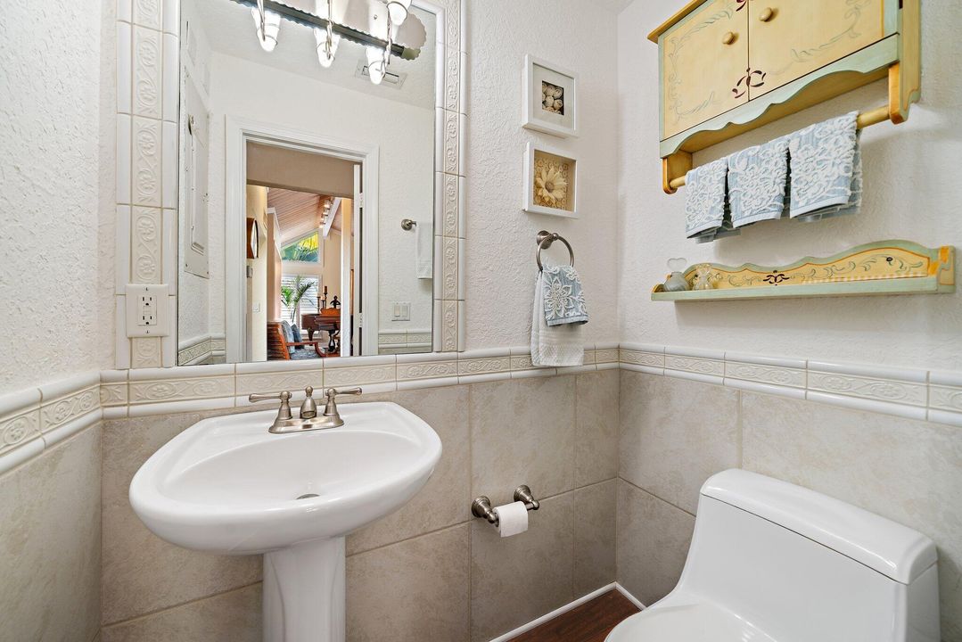 待售: $1,700,000 (2 贝兹, 2 浴室, 1988 平方英尺)