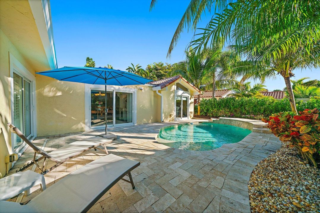 待售: $1,700,000 (2 贝兹, 2 浴室, 1988 平方英尺)