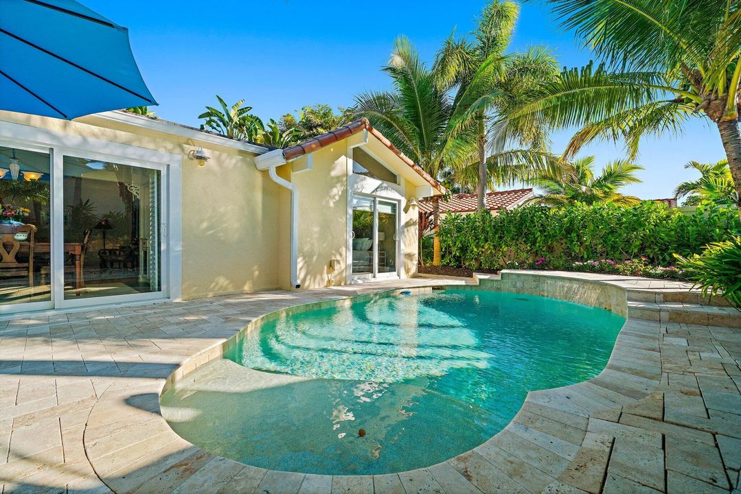 待售: $1,700,000 (2 贝兹, 2 浴室, 1988 平方英尺)