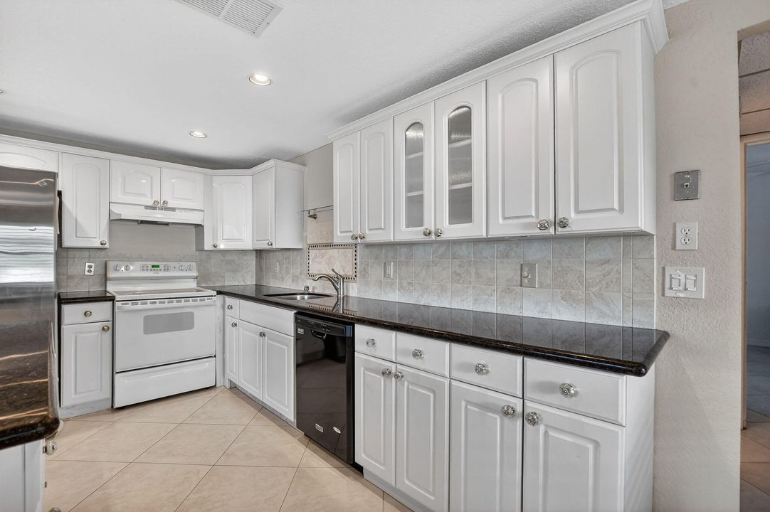 На продажу: $89,000 (1 спален, 1 ванн, 720 Квадратных фут)