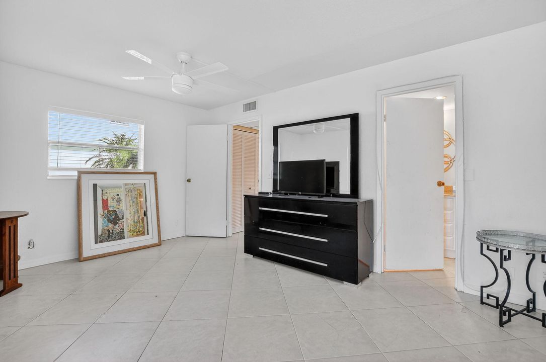 На продажу: $89,000 (1 спален, 1 ванн, 720 Квадратных фут)