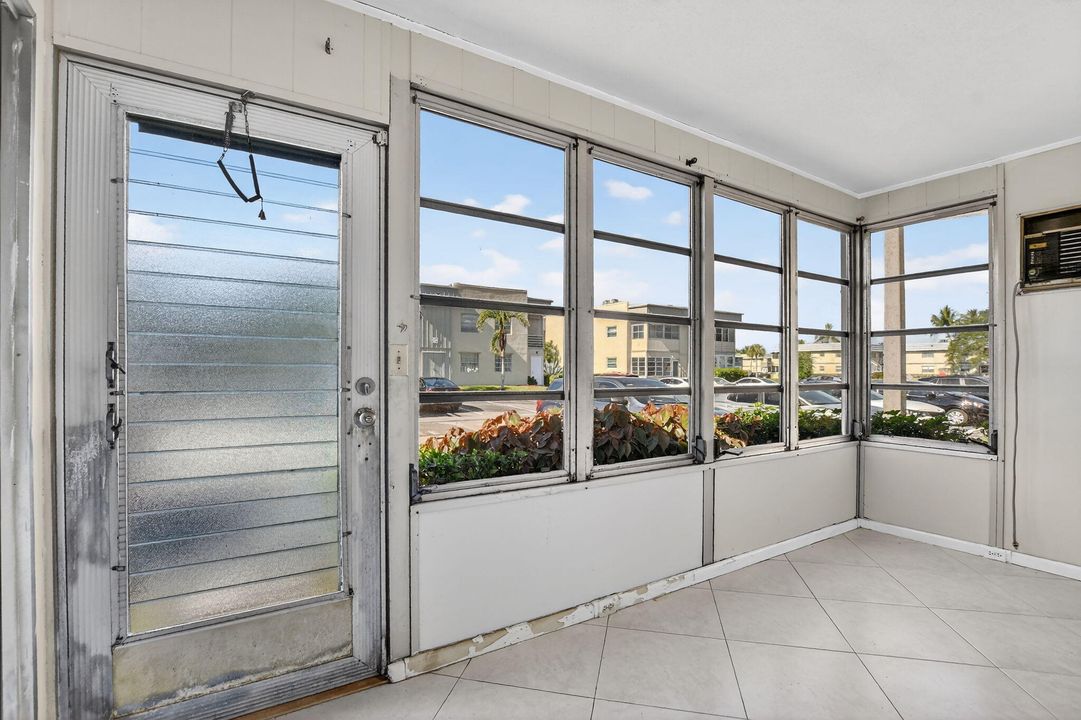 На продажу: $89,000 (1 спален, 1 ванн, 720 Квадратных фут)