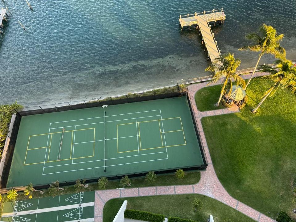 На продажу: $430,000 (2 спален, 2 ванн, 1235 Квадратных фут)