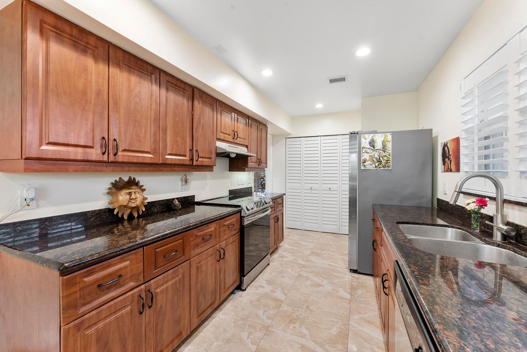 En Venta: $950,000 (2 camas, 2 baños, 1700 Pies cuadrados)