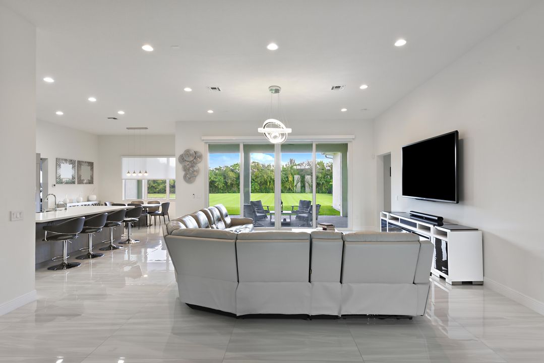 For Sale: $2,650,000 (6 beds, 5 baths, 4539 Square Feet)