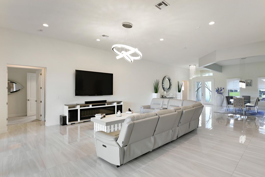 For Sale: $2,650,000 (6 beds, 5 baths, 4539 Square Feet)