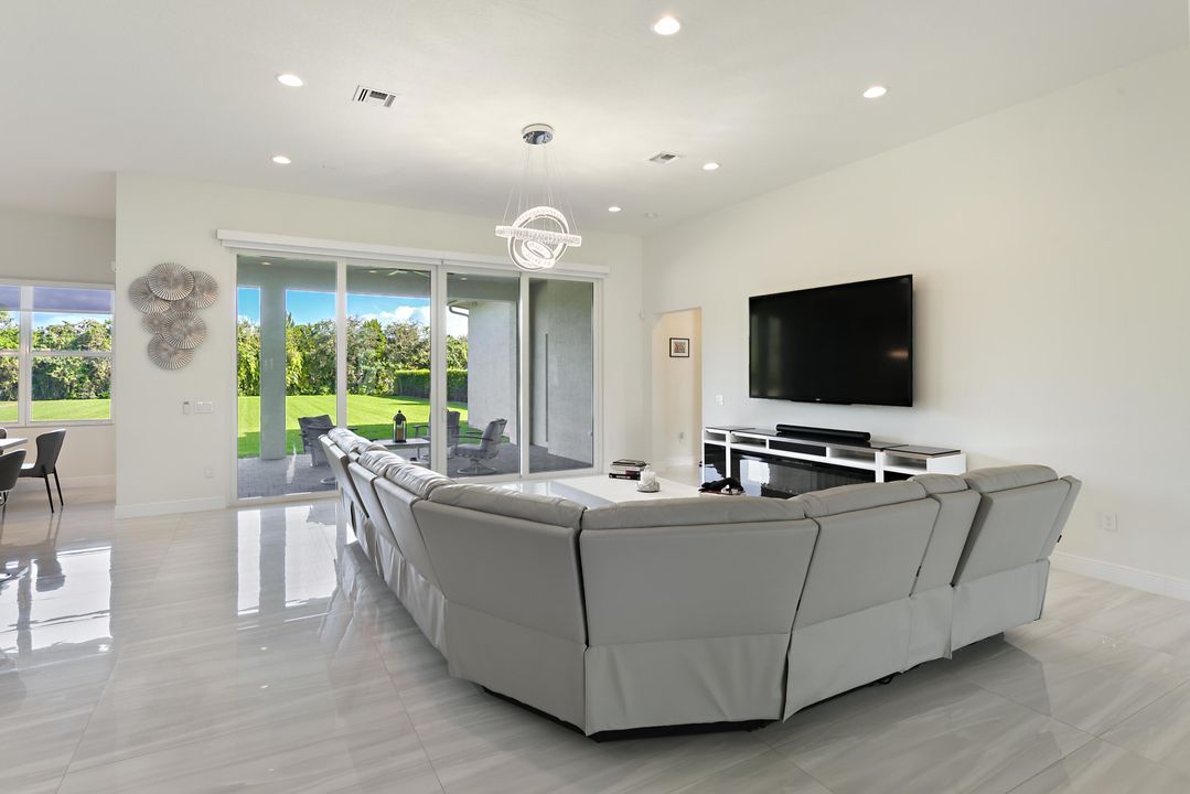 For Sale: $2,650,000 (6 beds, 5 baths, 4539 Square Feet)