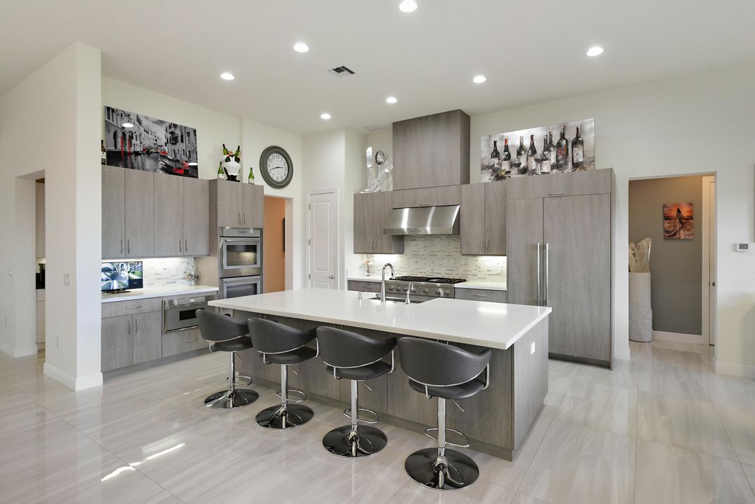 For Sale: $2,650,000 (6 beds, 5 baths, 4539 Square Feet)