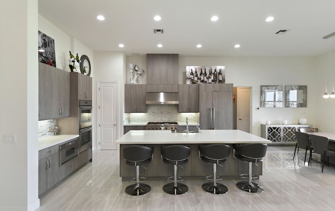 For Sale: $2,650,000 (6 beds, 5 baths, 4539 Square Feet)